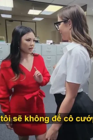 Bố dượng may mắn đụ cùng lúc con gái và em trợ lý riêng