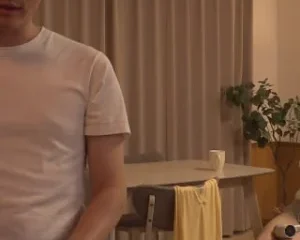 Chị gái vú bự của người yêu đến trú mưa và cái kết