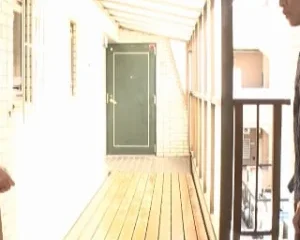 Chị hàng xóm vú bự đánh rơi chìa khoá